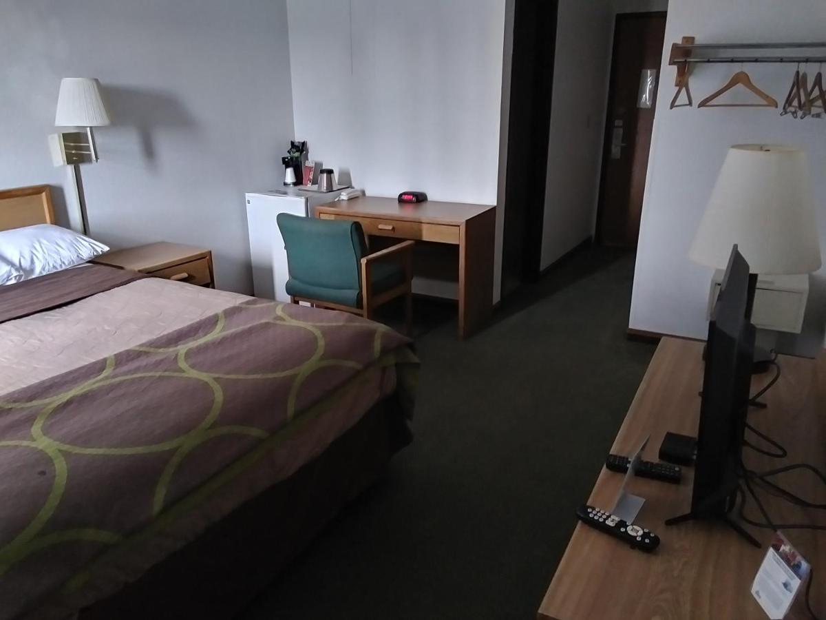Amerihost Inn & Suites Kingdom City エクステリア 写真