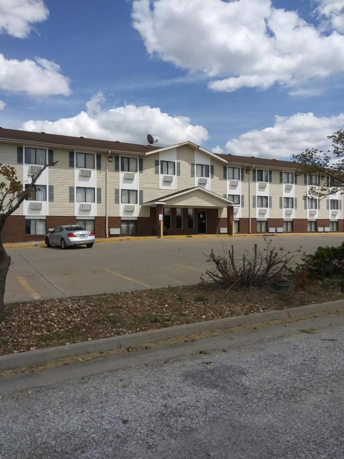 Amerihost Inn & Suites Kingdom City エクステリア 写真