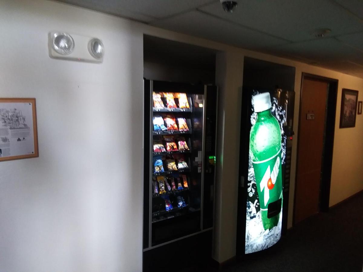 Amerihost Inn & Suites Kingdom City エクステリア 写真