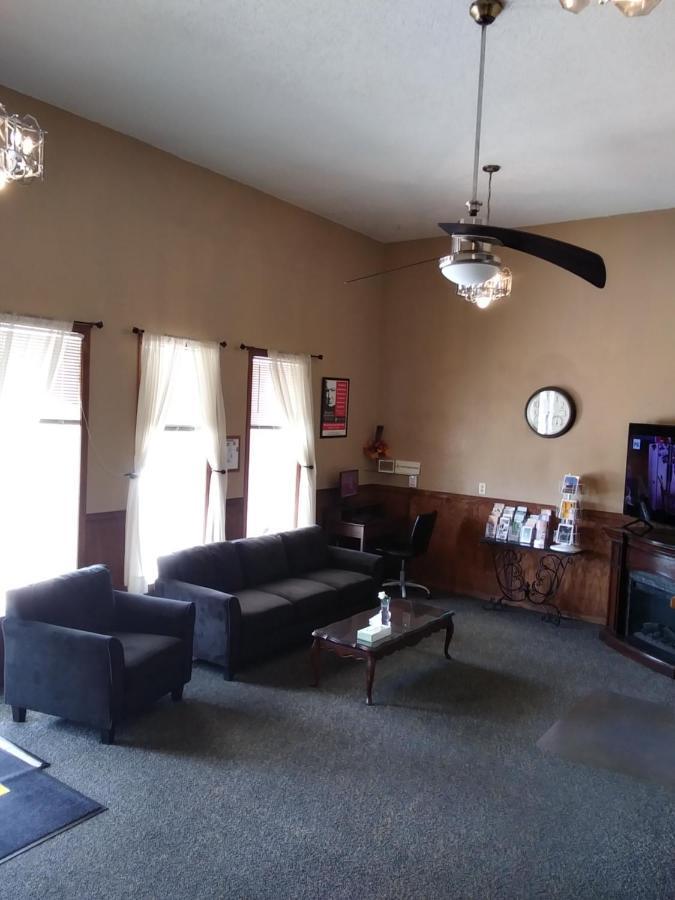 Amerihost Inn & Suites Kingdom City エクステリア 写真